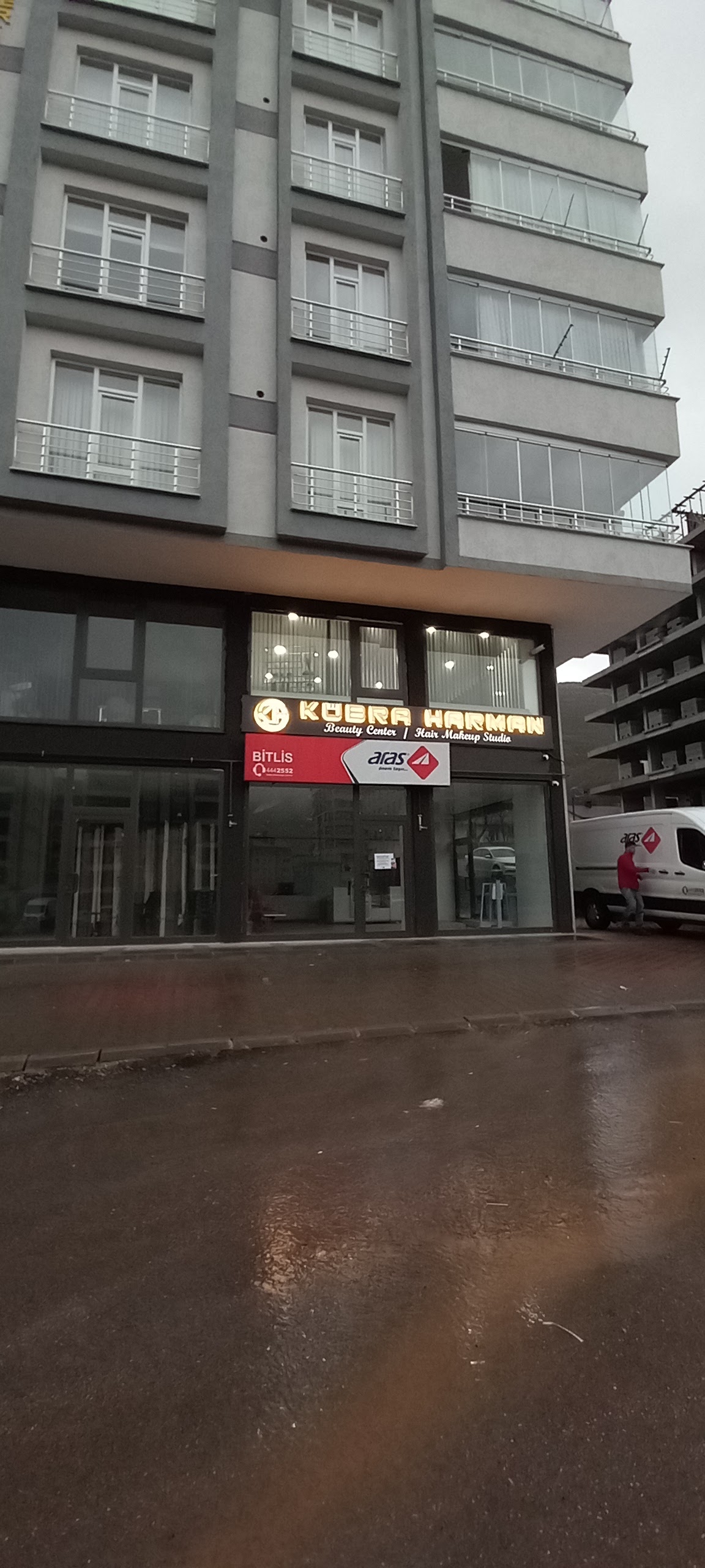 Kübra Harman Beauty Center Make Up Studio