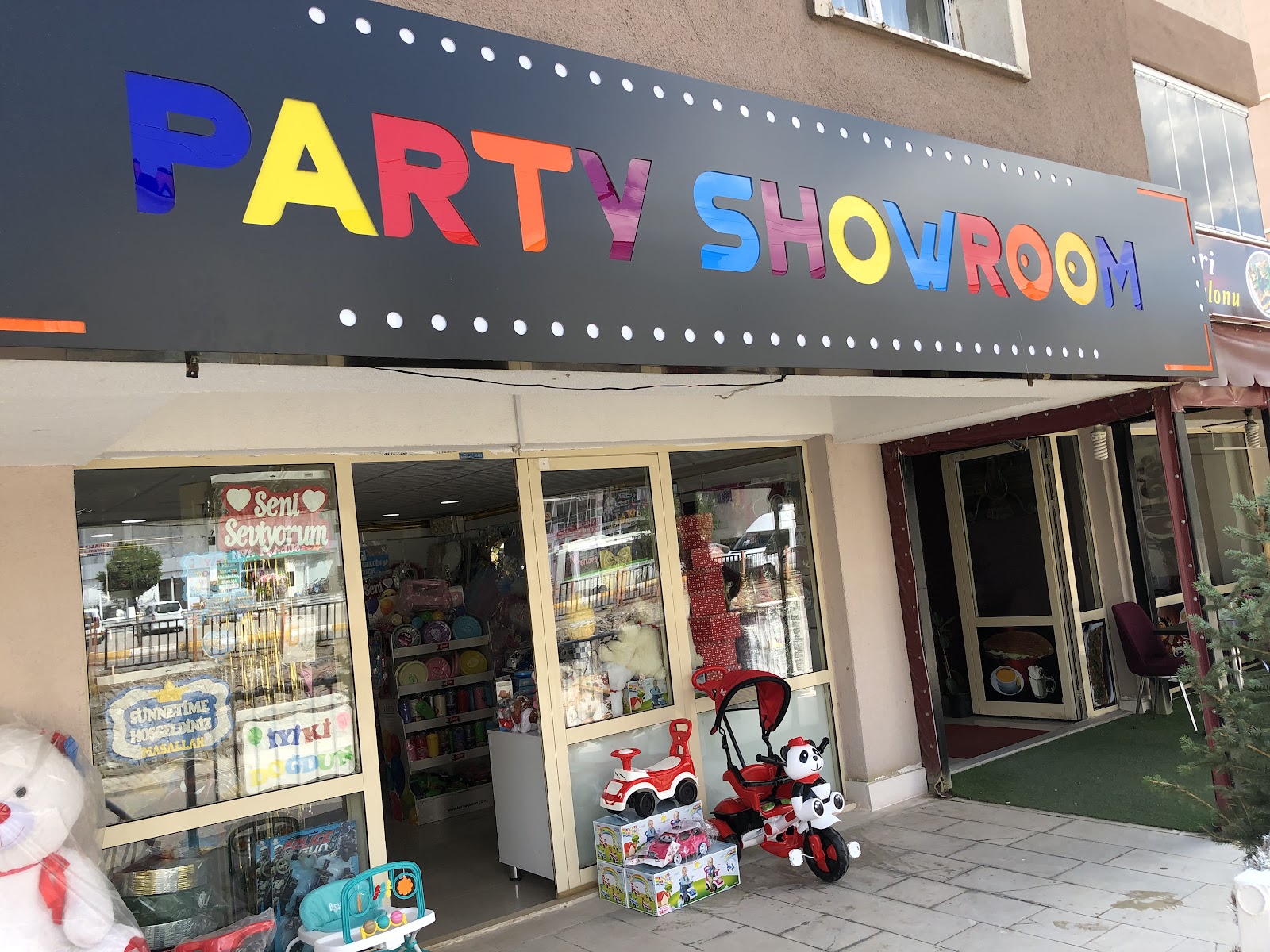 Party Showroom